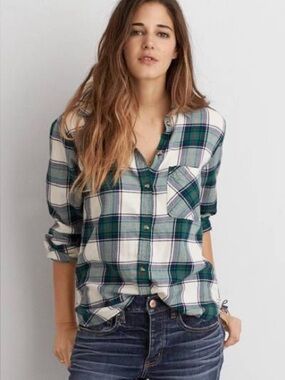 American Eagle Outfitters 100% Cotton Green and White Plaid Flannel Shirt